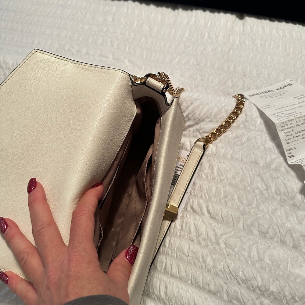 Michael Kors white Kinsley shoulder bag - Picture 8 of 14